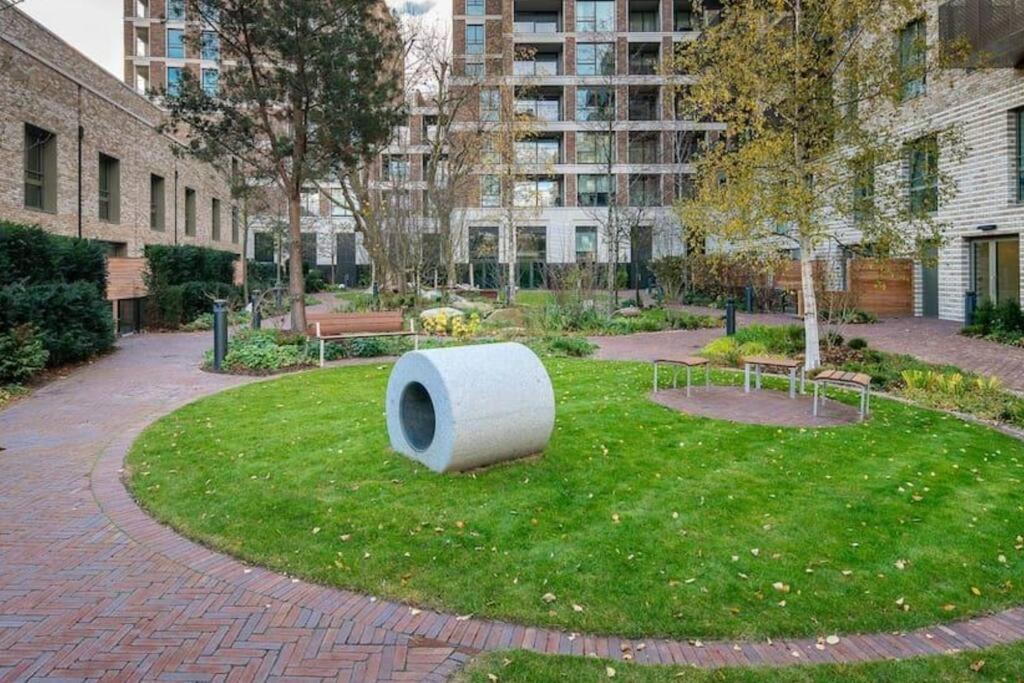 Superb 1 Bedroom Apartment 3Mins From Tube Station London Exterior foto