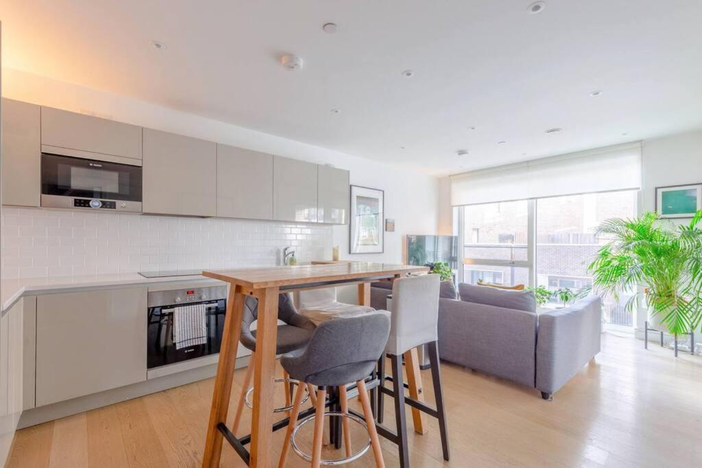Superb 1 Bedroom Apartment 3Mins From Tube Station London Exterior foto